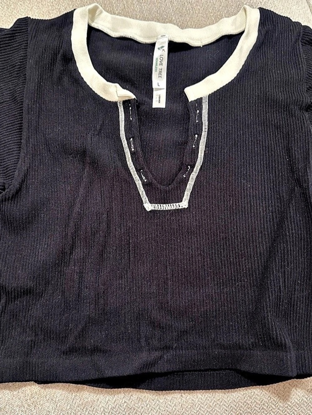 Love Tree Ribbed Contrast Trim Top Large Like New